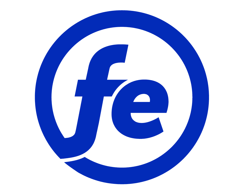 En blå cirkel med bokstäverna "fe" i vit stil, symboliserar varumärke eller företag.